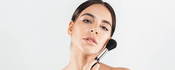 Grunge makeup 2025: the 90s return in a modern "clean" version